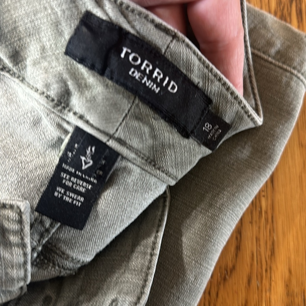 Torrid Bermuda shorts size 18 - Picture 2 of 4